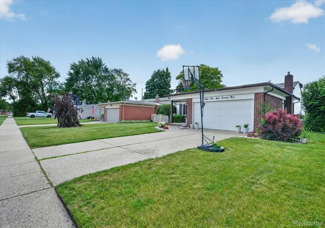 Photo 3 of Single family home for sale at 33879 Brookshire Dr, Sterling Heights, MI 48312 | MLS# 20261046314 | Listing updated on 2026-08-25