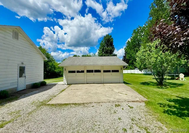 Photo 3 of Single family home for sale at 11495 E Richfield Rd, Davison, MI 48423 | MLS# 20261046328 | Listing updated on 2026-06-19