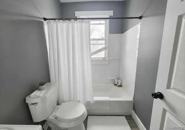 3rd image of 2676 Sturtevant St, Detroit, MI 48206