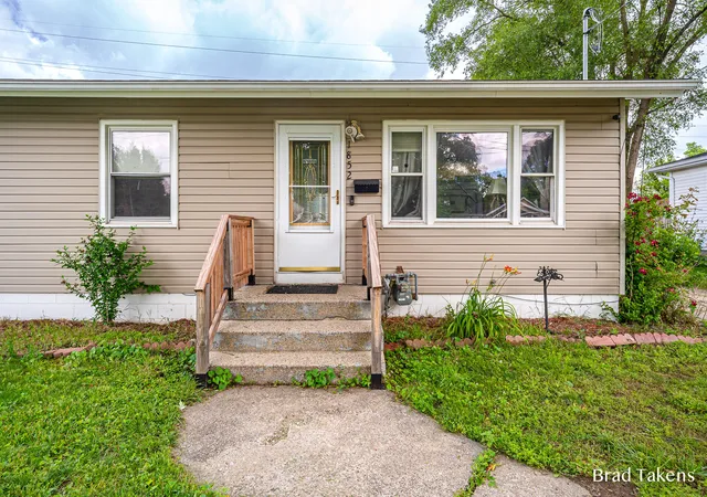 Photo 3 of Single family home for sale at 1852 Collingwood Ave Sw, Wyoming, MI 49519 | MLS# 65026030504 | Listing updated on 2026-06-20
