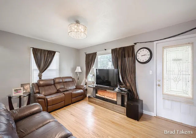 Photo 3 of Single family home for sale at 1852 Collingwood Ave SW, Wyoming, MI 49519 | MLS# 65026030504 | Listing updated on 2026-06-20