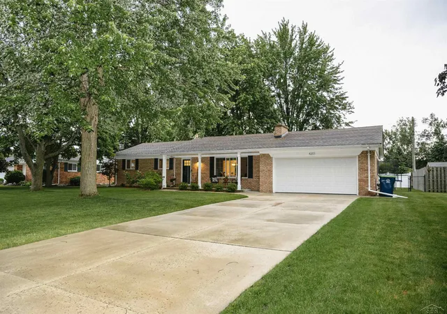 Homes for sale in Saginaw Charter Township Saginaw, MI | 4201 Sweetbriar Dr Dr, Saginaw Charter Township Saginaw, MI 48603 | MLS# 61050211991