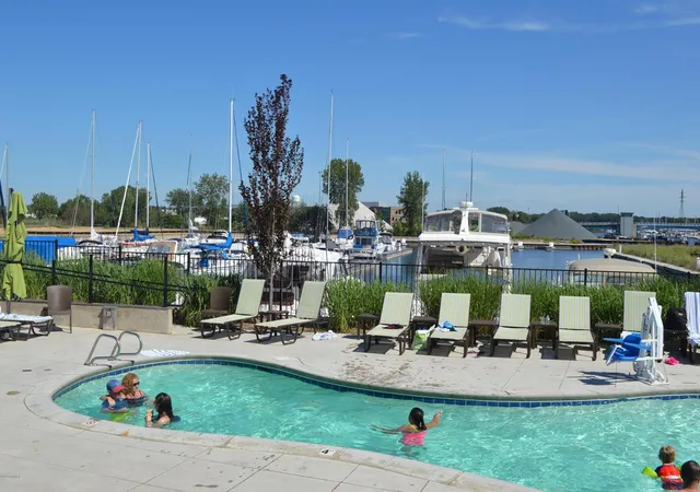 2nd image of 800 Whitwam Dr, Saint Joseph, MI 49085