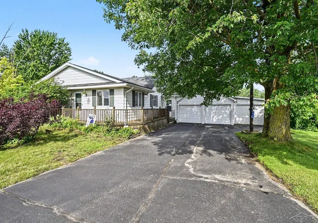 Homes for sale in Ingersoll Township Midland, MI | 4480 S Sasse Rd, Ingersoll Township Midland, MI 48626 | MLS# 61050211992