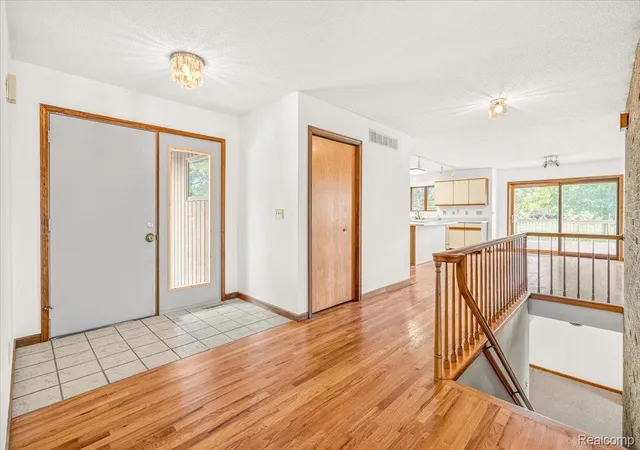 Photo 2 of Single family home for sale at 2422 Forrister Dr, Adrian, MI 49221 | MLS# 20261046350 | Listing updated on 2026-06-21