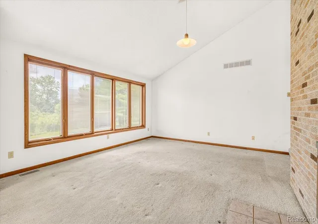 Photo 4 of Single family home for sale at 2422 Forrister Dr, Adrian, MI 49221 | MLS# 20261046350 | Listing updated on 2026-06-21