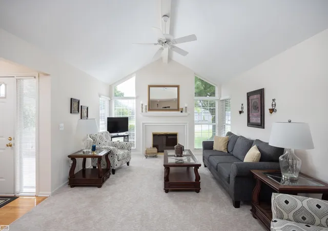 Listing Photo 4 - Condo for sale in building located at 48743 Keystone Ct, Shelby Township, MI 48315
