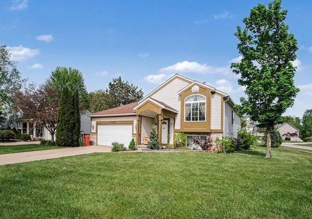 Photo 2 of Single family home for sale at 6878 Lake Blf Dr Ne, Comstock Park, MI 49321 | MLS# 65026030533 | Listing updated on 2026-09-11