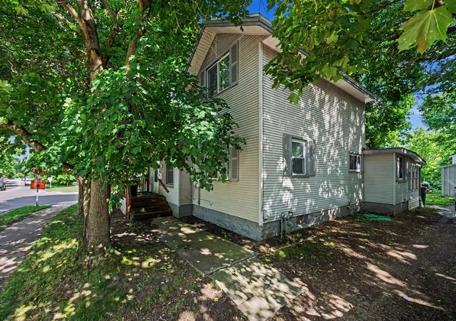 Photo 1 of Single family home for sale at 402 W Broadway St, Three Rivers, MI 49093 | MLS# 62026030537 | Listing updated on 2026-09-14