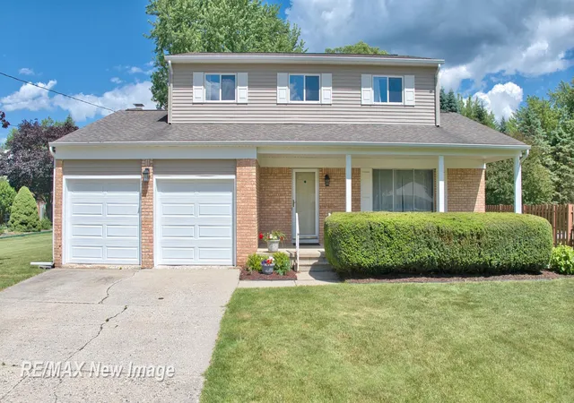 Homes for sale in Vienna Charter Township Genesee, MI | 13060 N Linden Rd, Vienna Charter Township Genesee, MI 48420 | MLS# 61050212004