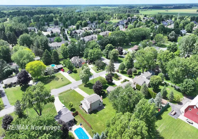 Homes for sale in Vienna Charter Township Genesee, MI | 13060 N Linden Rd, Vienna Charter Township Genesee, MI 48420 | MLS# 61050212004