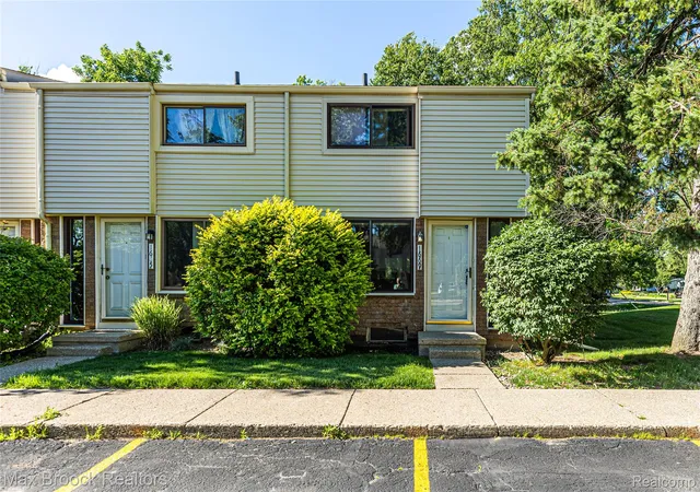 1st image of 1669 Wimbledon Dr, Walled Lake, MI 48390