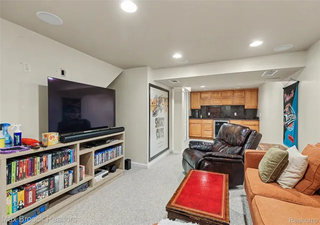 29th image of 1669 Wimbledon Dr, Walled Lake, MI 48390 | MLS# 20261046413
