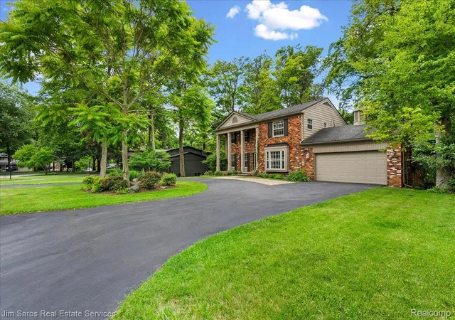 2nd image of 32807 Red Oaks Trl, Beverly Hills, MI 48025 | MLS# 20261046414