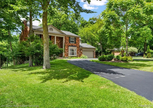 3rd image of 32807 Red Oaks Trl, Beverly Hills, MI 48025 | MLS# 20261046414