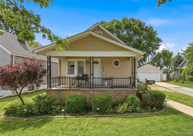 Photo 2 of Single family home for sale at 1630 Gordon St, Port Huron, MI 48060 | MLS# 20261046415 | Listing updated on 2026-09-16