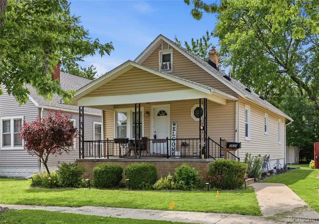 Photo 3 of Single family home for sale at 1630 Gordon St, Port Huron, MI 48060 | MLS# 20261046415 | Listing updated on 2026-09-16