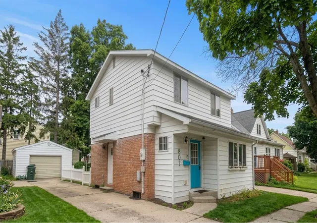 1st image of 801 Merrill Ave, Lansing, MI 48912 | MLS# 81026030564