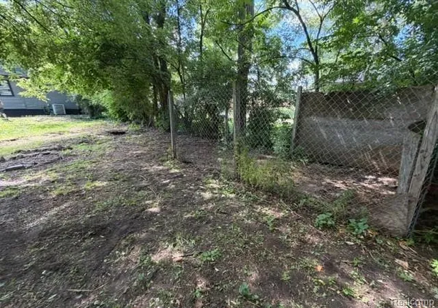 Photo 2 of Single family home for sale at 485 N Johnson St, Pontiac, MI 48342 | MLS# 20261046428 | Listing updated on 2026-09-08