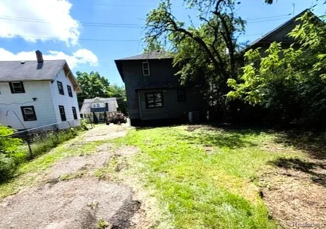 Photo 3 of Single family home for sale at 485 N Johnson St, Pontiac, MI 48342 | MLS# 20261046428 | Listing updated on 2026-09-08