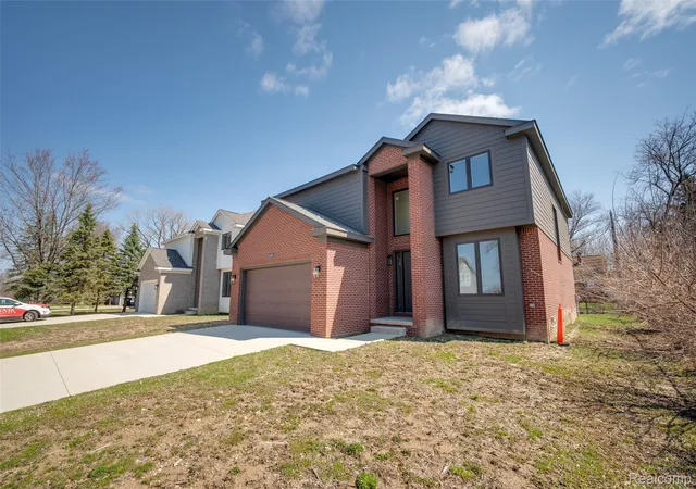 Photo 2 of Single family home for sale at 2921 Walsh Dr, Rochester Hills, MI 48309 | MLS# 20261046431 | Listing updated on 2026-08-23