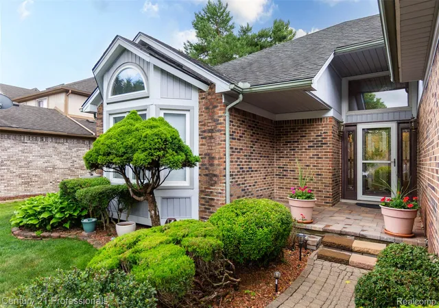 3rd image of 6241 Smithfield Dr, Troy, MI 48085 | MLS# 20261046472