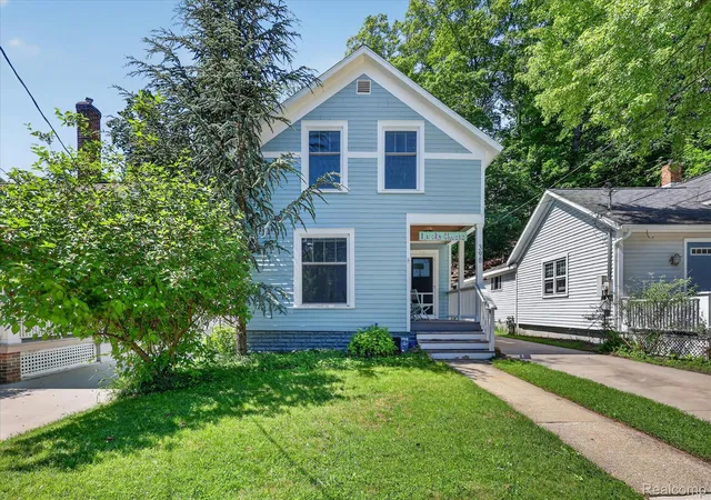 2nd image of 398 Howard Ave, Grand Haven, MI 49417 | MLS# 20261046482