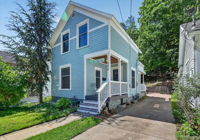 Photo 3 of Single family home for sale at 398 Howard Ave, Grand Haven, MI 49417 | MLS# 20261046482 | Listing updated on 2026-09-16