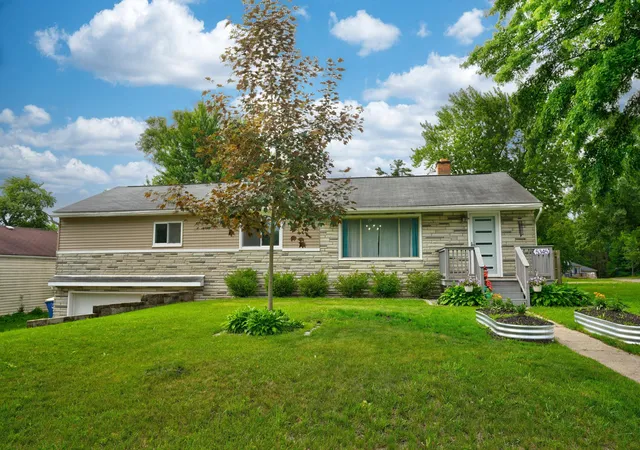 Photo 3 of Single family home for sale at 5345 Clinton River Dr, Waterford, MI 48327 | MLS# 65026030611 | Listing updated on 2026-06-19