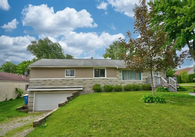 Photo 3 of Single family home for sale at 5345 Clinton River Dr, Waterford, MI 48327 | MLS# 65026030611 | Listing updated on 2026-06-19