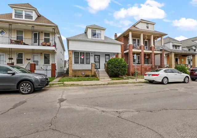 Photo 3 of Single family home for sale at 2633 Commor St, Hamtramck, MI 48212 | MLS# 20261046491 | Listing updated on 2026-06-21