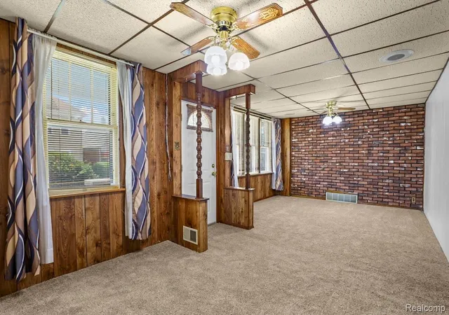 Photo 3 of Single family home for sale at 2633 Commor St, Hamtramck, MI 48212 | MLS# 20261046491 | Listing updated on 2026-06-21