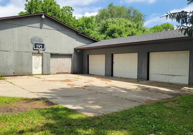 3rd image of 11372 N Linden Rd, Clio, MI 48420 | MLS# 5050212053