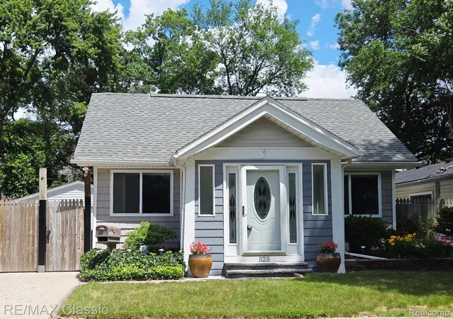 Photo 1 of Sale Pending at 525 E Lewiston Ave, Ferndale, MI 48220 | MLS# 20261046508 | Listing updated on 2026-08-29