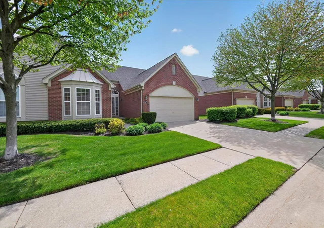 Listing Photo 2 - Condo for sale in building located at 4288 Gardenia Dr, Sterling Heights, MI 48314