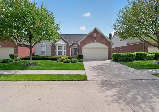 Listing Photo 3 - Condo for sale in building located at 4288 Gardenia Dr, Sterling Heights, MI 48314