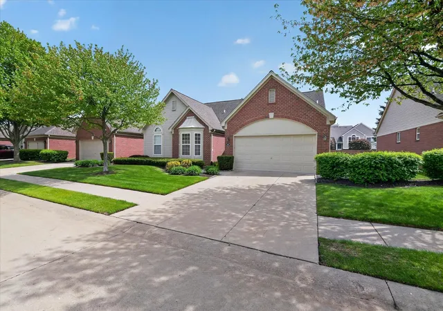 Listing Photo 4 - Condo for sale in building located at 4288 Gardenia Dr, Sterling Heights, MI 48314