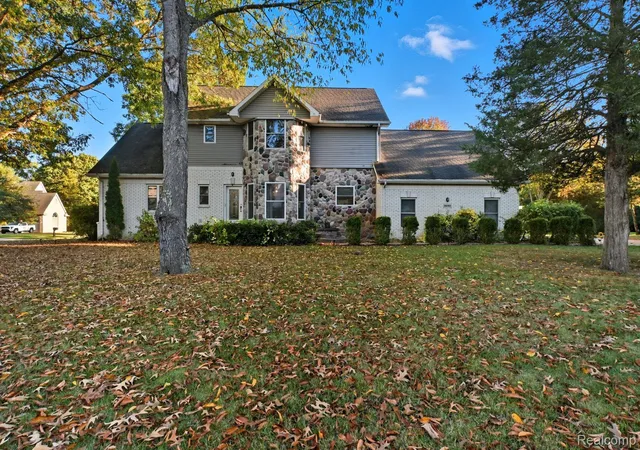 Photo 2 of Single family home for sale at 3590 Habitat Trl, Pinckney, MI 48169 | MLS# 20261046510 | Listing updated on 2026-09-12