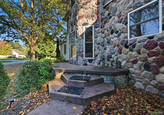 Photo 3 of Single family home for sale at 3590 Habitat Trl, Pinckney, MI 48169 | MLS# 20261046510 | Listing updated on 2026-09-12