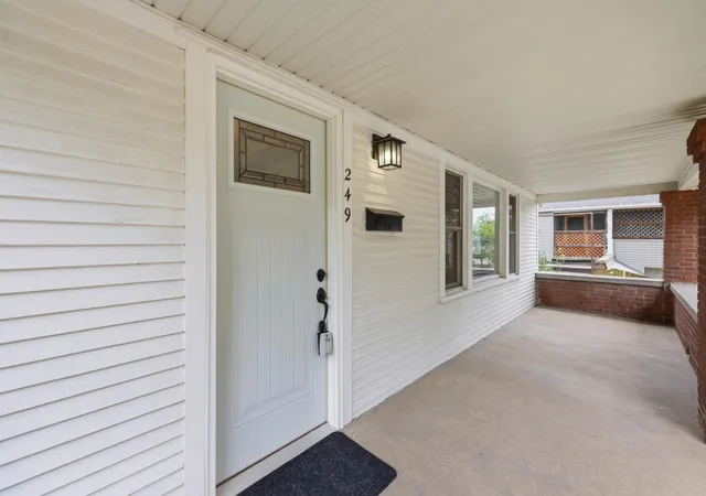 3rd image of 249 Fairbanks NE St, Grand Rapids, MI 49503 | MLS# 71026030642