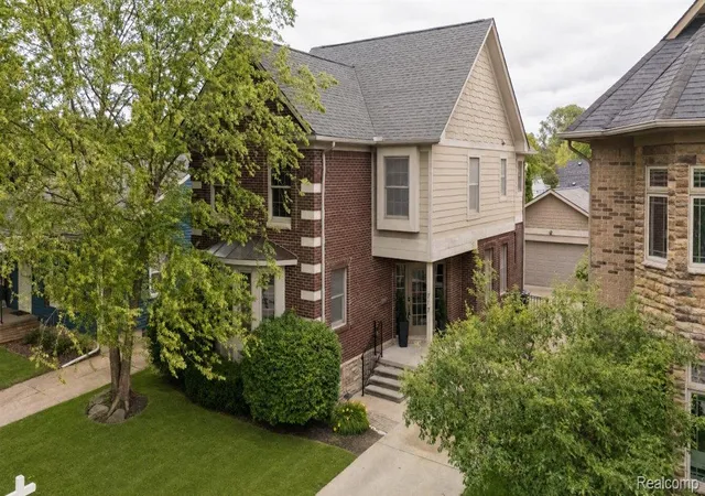 2nd image of 717 S Kenwood Ave, Royal Oak, MI 48067 | MLS# 20261046523