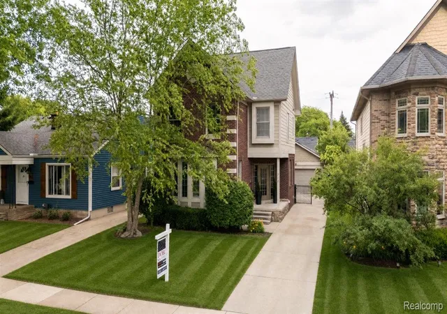 3rd image of 717 S Kenwood Ave, Royal Oak, MI 48067 | MLS# 20261046523