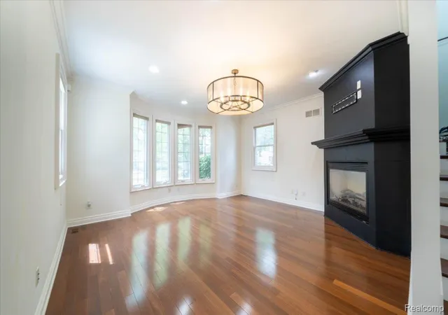 4th image of 717 S Kenwood Ave, Royal Oak, MI 48067 | MLS# 20261046523