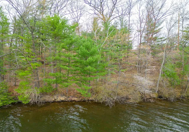 2nd image of 1557 Edgewater Rdg, Traverse City City Grand Traverse, MI 49684 | MLS# 78080069969