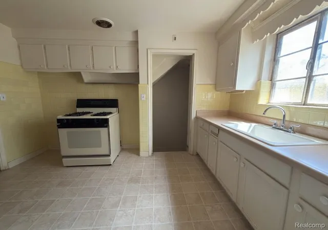 2nd image of 20486 Marx St, Highland Park, MI 48203 | MLS# 20261046538