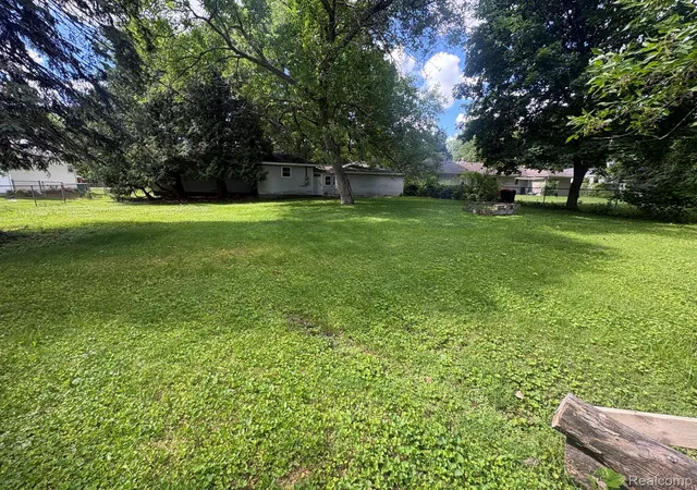 Photo 12 of Single family home for sale at 23301 Harrellson St, Macomb, MI 48042 | MLS# 20261046541 | Listing updated on 2026-06-20