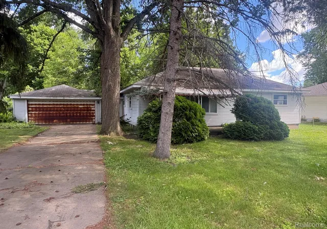 Photo 2 of Single family home for sale at 23301 Harrellson St, Macomb, MI 48042 | MLS# 20261046541 | Listing updated on 2026-06-20