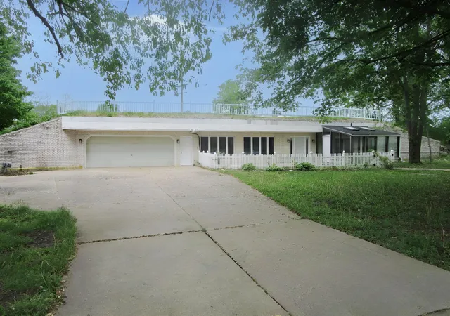 Photo 1 of Single family home for sale at 12600 15 1/2 Mile Rd, Marshall, MI 49068 | MLS# 64026030667 | Listing updated on 2026-09-17