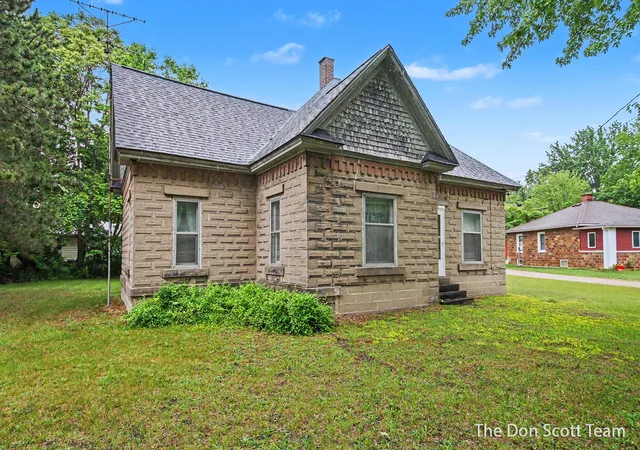 2nd image of 12402 Crockery Creek Dr, Ravenna, MI 49451 | MLS# 65026030668