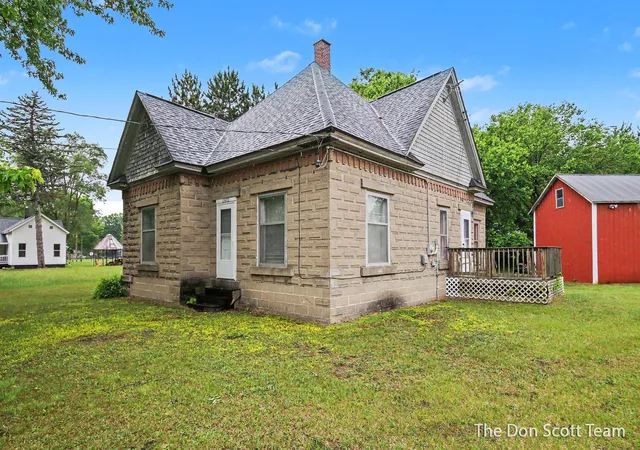 3rd image of 12402 Crockery Creek Dr, Ravenna, MI 49451 | MLS# 65026030668